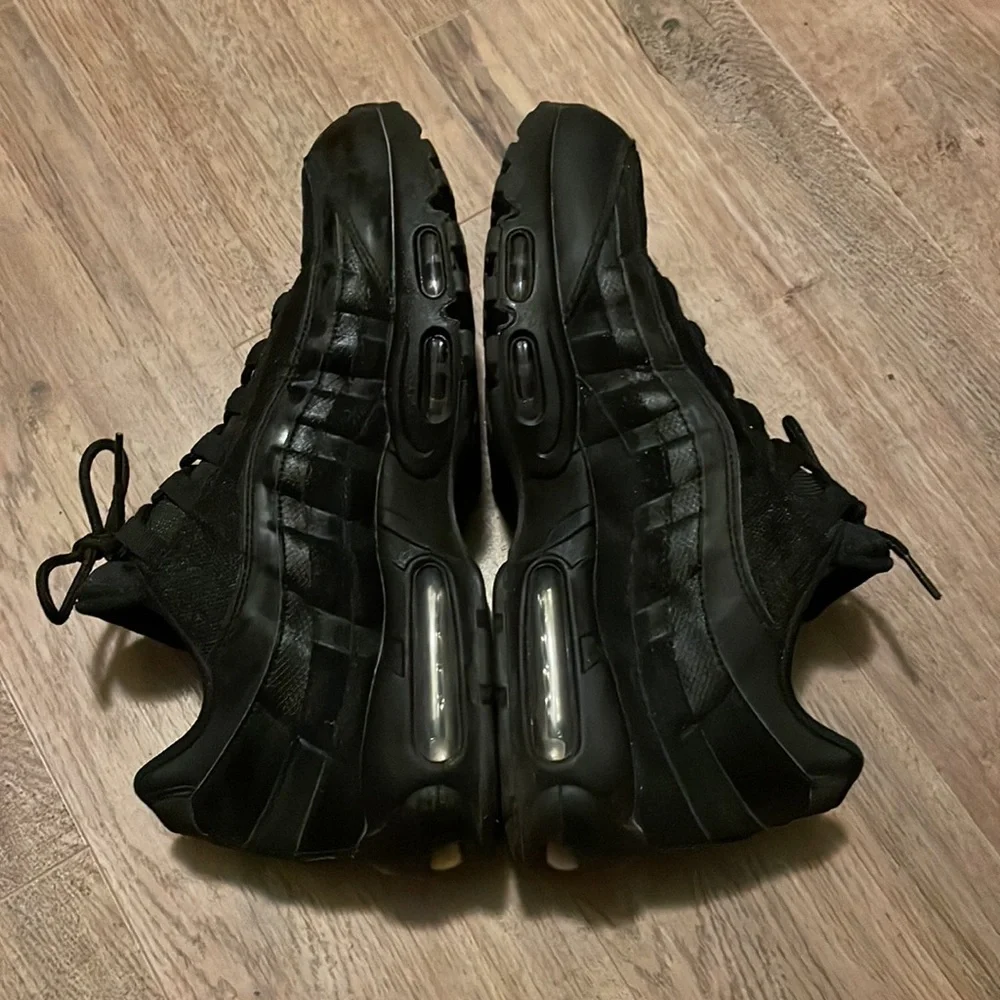 Nike Air Max Shoes - Picture 4 of 7